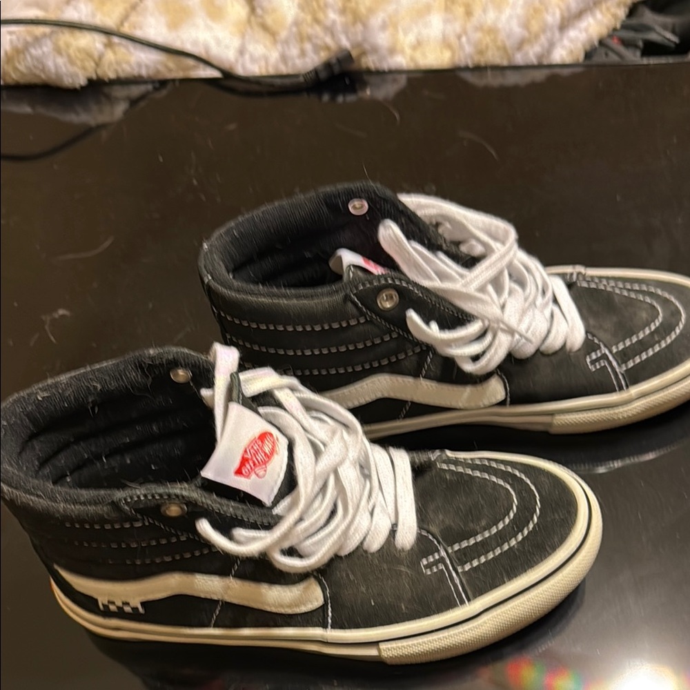 Vans Mens/Womens.  Black and White High-Top Sneakers